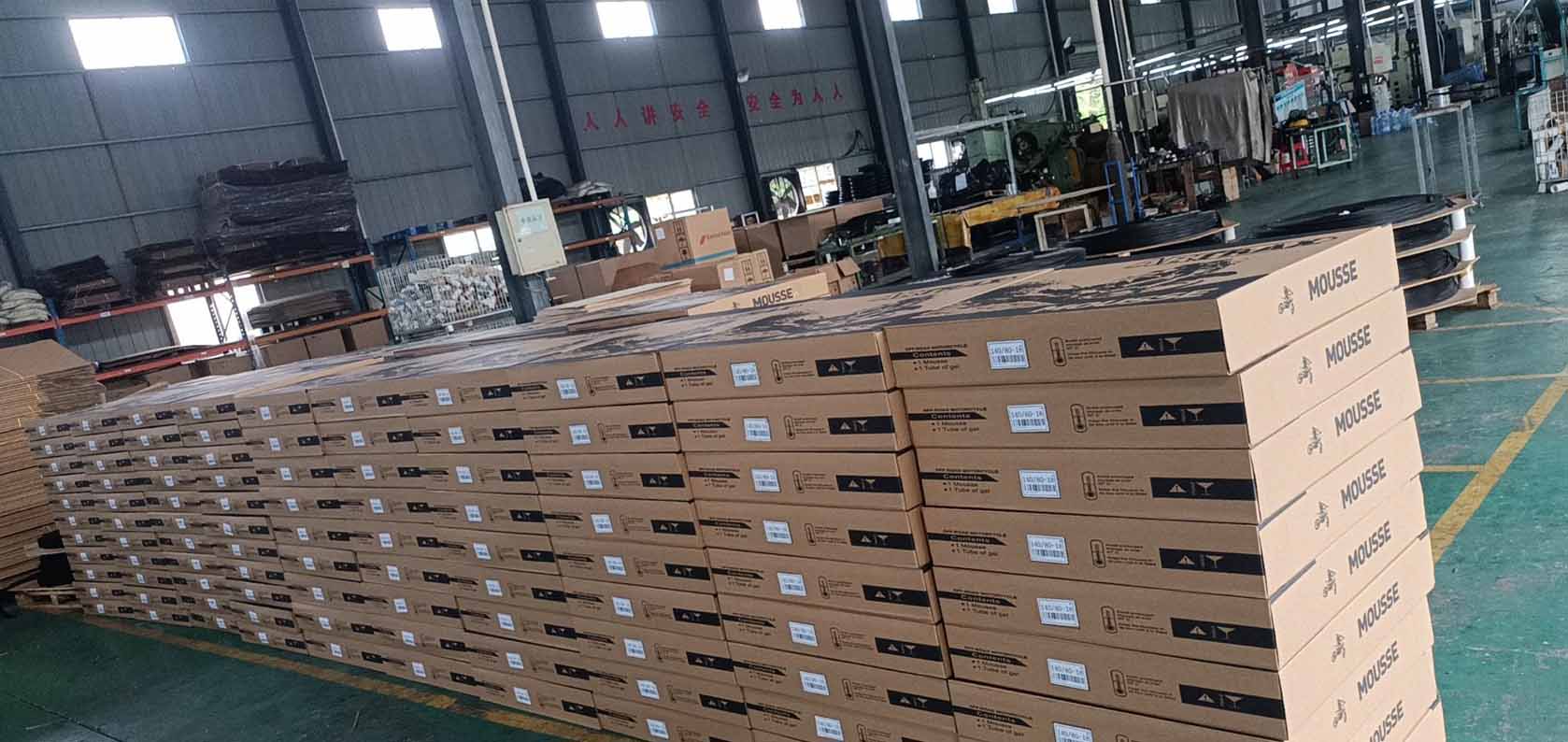 Heavy duty motorcycle mousse manufacturing process at Motobike Más factory
